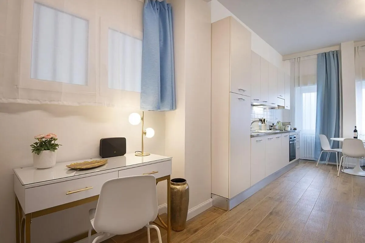 Laru - 8 Minutes From The Duomo Apartment Milan